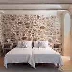 Mira - Luxury Boutique